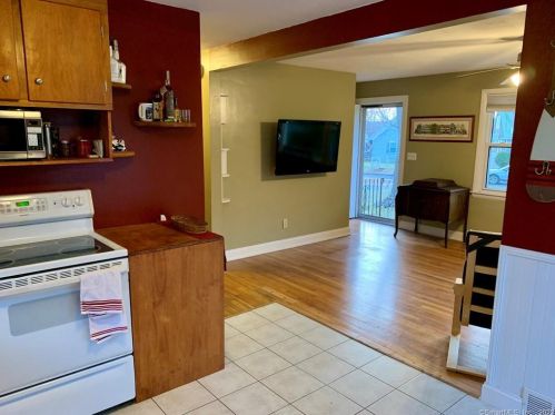 28 Mcelaney Dr, Niantic, CT 06357 exterior