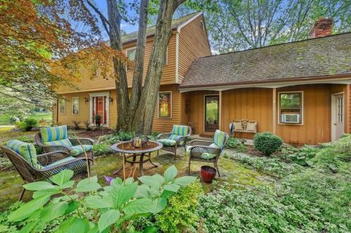 44 Red Fox Ln, Bridgeport, CT 06611 exterior