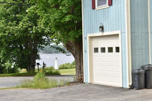 102 Main St, Searsport, ME 04974 exterior