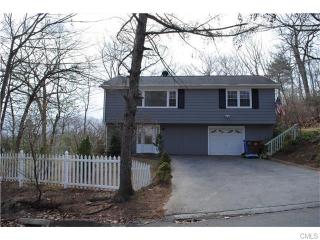 16 Totem Trl, Huntington, CT 06484 exterior