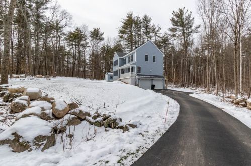 6 Smith Pond Rd, Raymond, NH 03077 exterior