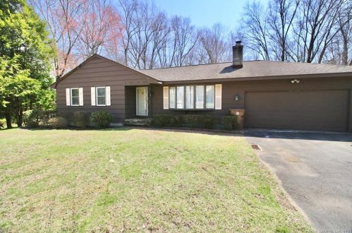 17 Barry Rd, Huntington, CT 06484 exterior