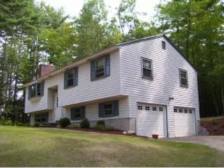 16 Overlook Ave, Londonderry, NH 03053 exterior