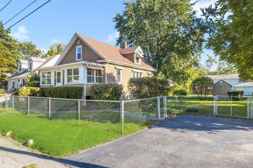 16 Beechcrest St, Warwick, RI 02888 exterior