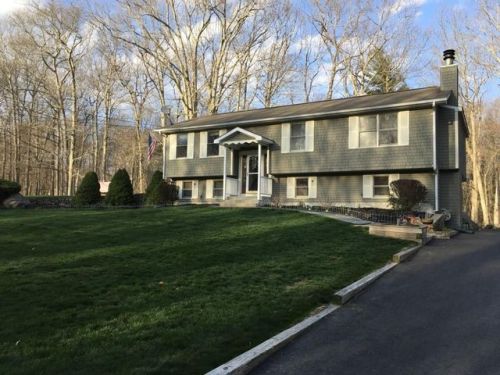 50 Red Oak Dr, Richmond, RI 02898 exterior