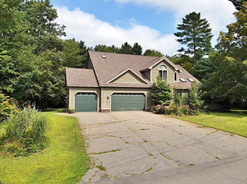 84 Oak Grove Dr, Brewer, ME 04412 exterior