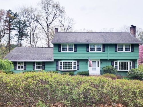 7 Thoreau Dr, Nashua, NH 03062 exterior