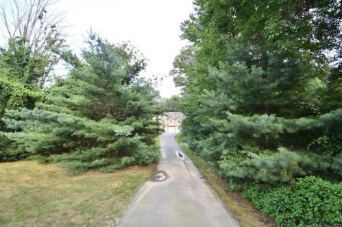 1382 Wolcott Rd, Waterbury, CT 06716 exterior