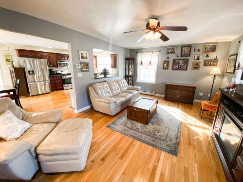 8 Kasher Dr, Kingston, NH 03848 exterior