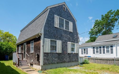 56 Gould St, Middletown, RI 02840 exterior