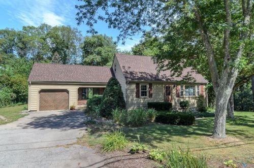 158 Central St, Foxborough, MA 02035 exterior