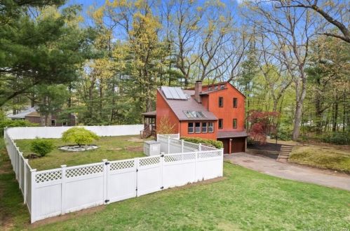2 Box Turtle Ln, Windsor, CT 06095 exterior
