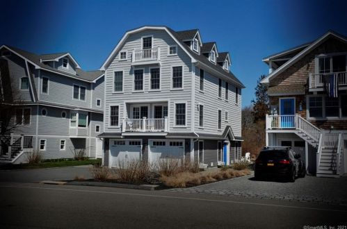 4 Atlantic Ave, Groton, CT 06340 exterior