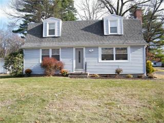 13 Raffia Rd, Enfield, CT 06082 exterior