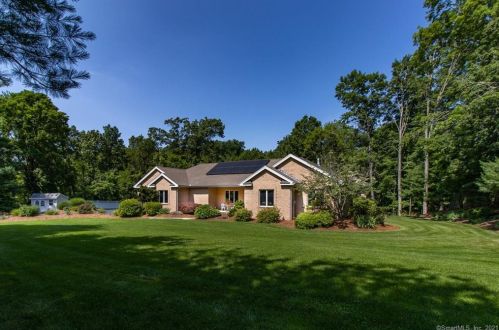 811 Atkins St, Middletown, CT 06457 exterior