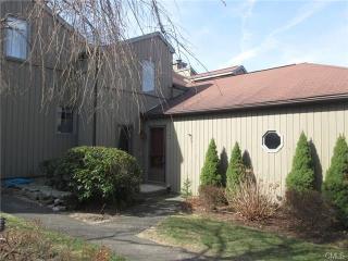 34 Far View Cmns, Southbury, CT 06488 exterior