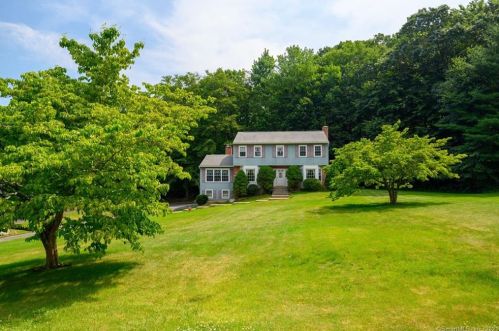 10 Carriage House Dr, Danbury, CT 06810 exterior