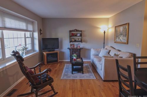 6 Highland Dr, Upper-Stepney, CT 06468 exterior