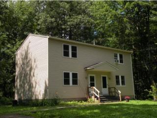 330 Red Oak Dr, Colchester, VT 05446 exterior
