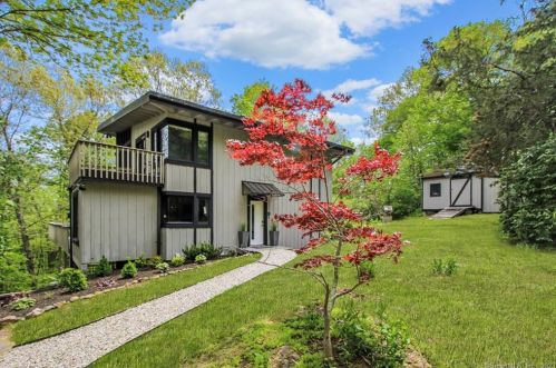 16 Johnson Rd, East-Hampton, CT 06447 exterior