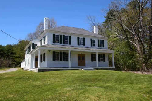 8 Old Coach Rd, Kingston, NH 03848 exterior