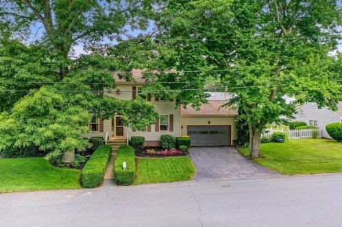 9 Country Dr, Somerset, MA 02726 exterior