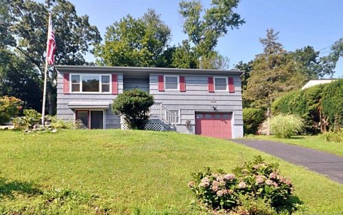 70 Cedar Dr, Danbury, CT 06811 exterior