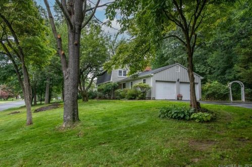 41 Mountain Edge Dr, Southington, CT 06489 exterior