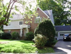 16 Alba Cir, Newton, MA 02458 exterior