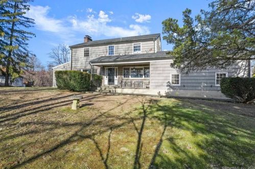 26 Garibaldi Ln, New Canaan, CT 06840 exterior