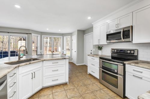 6 Clova Cir, Stratham, NH 03885 exterior