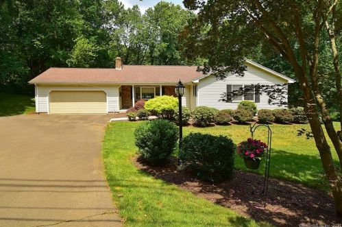 320 Kelsey St, Middletown, CT 06457 exterior