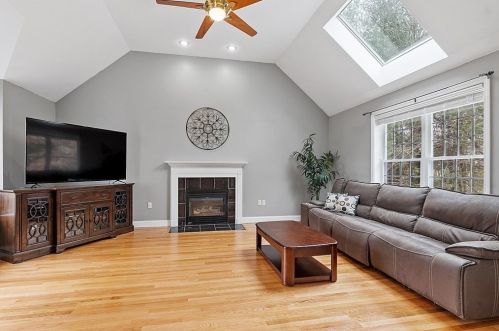 6 Southwick Cir, Westford, MA 01886 exterior