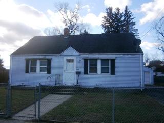 81 Amore Rd, Springfield, MA 01109 exterior