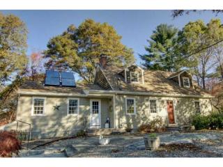 36 Aurora Dr, Cumberland, RI 02864 exterior