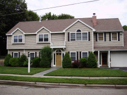 689 Saw Mill Brook Pkwy, Newton, MA 02459 exterior