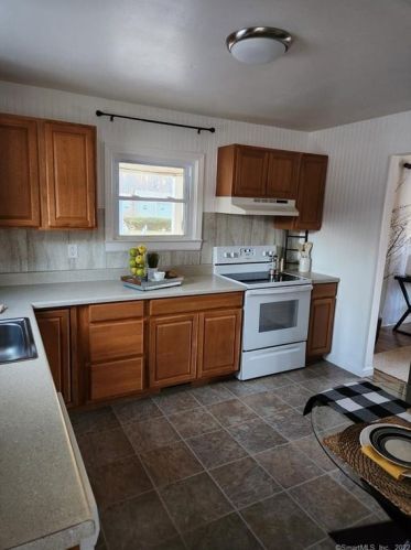 36 Cardinal Dr, Wallingford, CT 06492 exterior