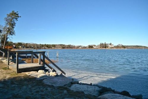 9 Lydias Island Rd, Wareham, MA 02571 exterior