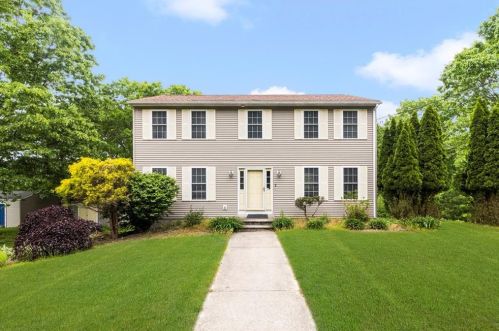 2 Midwestern Cir, Johnston, RI 02919 exterior