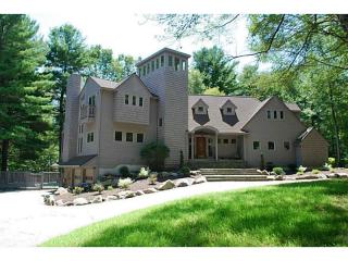 43 Green Meadow Ln, Valley Falls, RI 02864 exterior