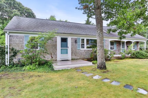 17 Warbler Ln, Yarmouth, MA 02673 exterior