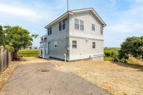 8 Nancy St, Plum Island, MA 01950 exterior