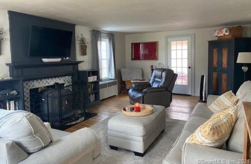 4 Penny Corner Rd, Portland, CT 06480 exterior