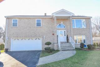 34 Hamlet Ct, Bristol, RI 02809 exterior