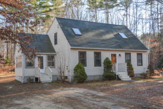2 Huckleberry Rd, Raymond, NH 03077 exterior