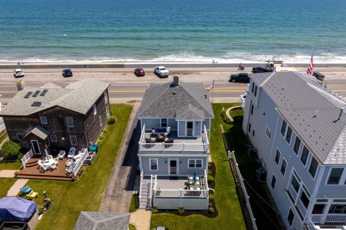 783 Ocean Blvd, Hampton Beach, NH 03842 exterior