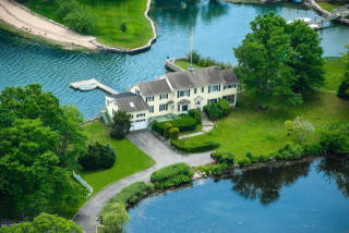 73 Willowmere Cir, Riverside, CT 06878 exterior