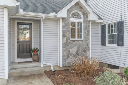 117 Lincoln Rd, Longmeadow, MA 01106 exterior