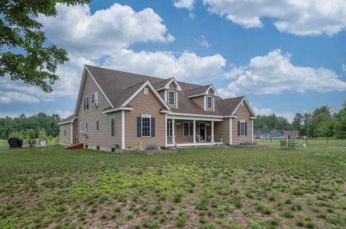8 Batchelder Rd, Loudon, NH 03307 exterior