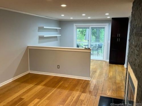 2105 Meadowview Dr, East-Windsor, CT 06088 exterior
